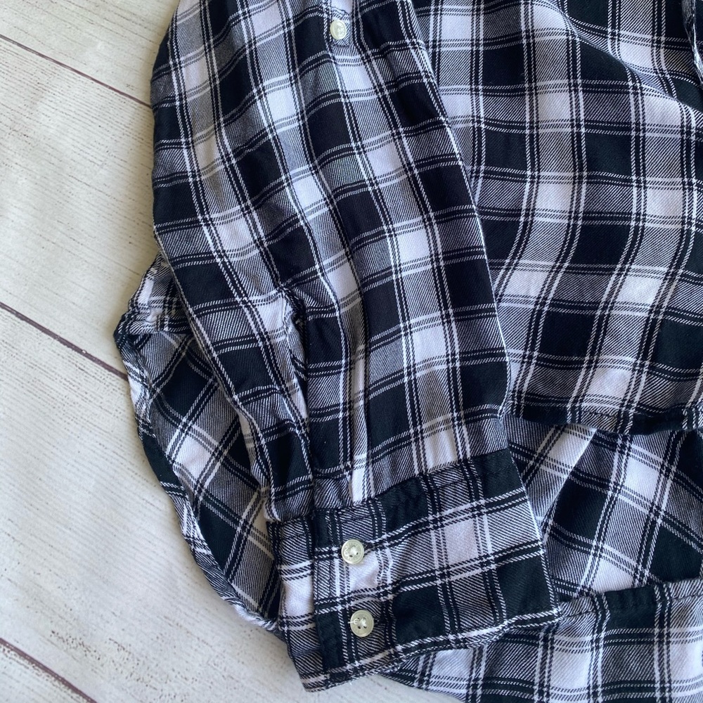 EXPRESS Plaid Top - Picture 7 of 9